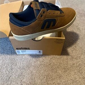Etnies Tan and Navy Sneakers